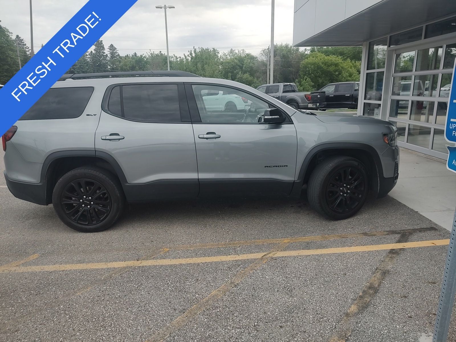 2023 GMC Acadia SLT
