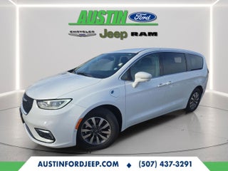 2022 Chrysler Pacifica Hybrid Touring L Theatre System!