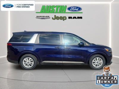2023 Kia Carnival LX Seat Package